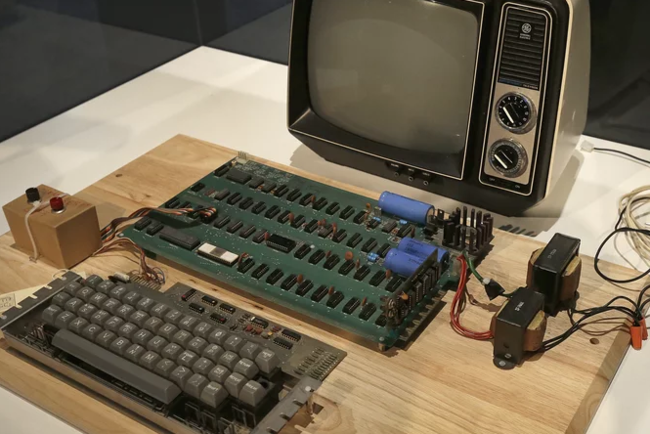 В каком году был создан компьютер apple ii