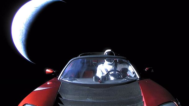 Tesla Roadster со Starman в космосе будет летать вечно. Фото: Libertatea