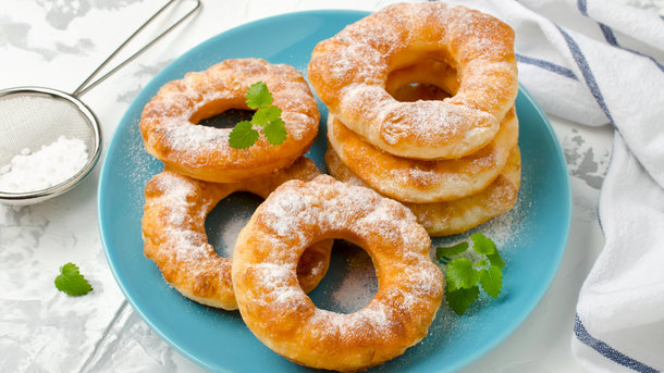 Творожные пончики с сахарной пудрой Фото: depositphotos.com
