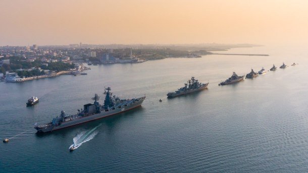Російський флот біля берегів Севастополя. Фото