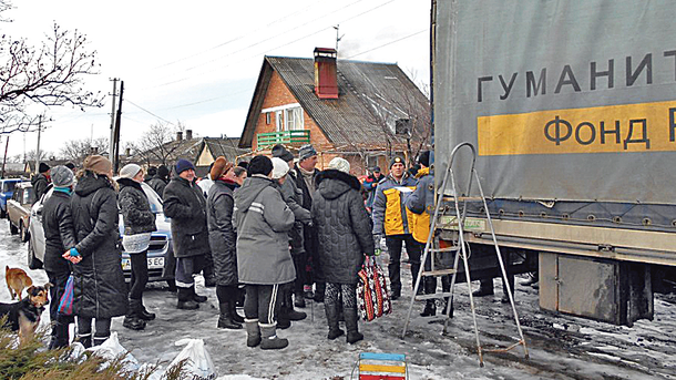 Наборы выживания. Штаб Рината Ахметова пятый год привозит продуктовые наборы в отдаленные села. Фото: fdu.org.ua