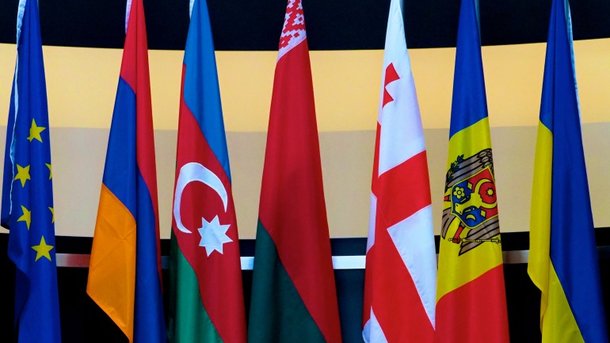 Флаги стран-участниц проекта Восточное партнерство. Фото: EurActiv