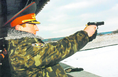 Кравченко. По словам его сослуживцев, генерал был в великолепной форме и не помышлял о суициде. Фото из семейного архива