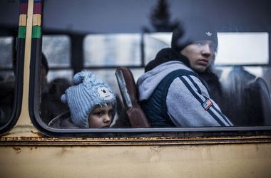 Українські переселенці біжать з Росії. Фото: AFP
