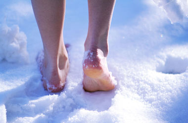 Через деякий час можна пробігти по снігу босоніж. Фото: stanmolod.ru