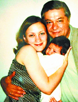 Павел Лазаренко с женой и младшим сыном