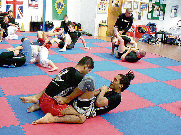 Тренировка. Основной упор – на бойцовские приемы и броски