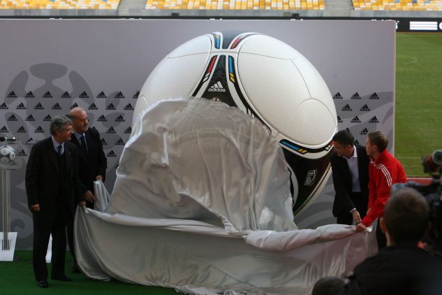 Официальный мяч Евро-2012 представлен в Киеве