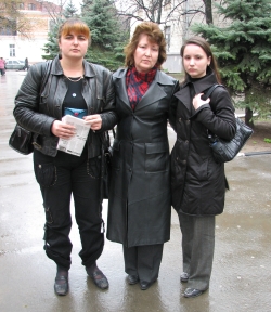 Наталья Киндюк с Людмилой Таран и ее дочерью