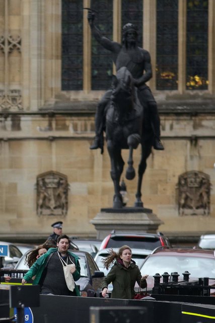 <p>Біля британського парламенту обстріляли людей. Фото: AFP</p>
