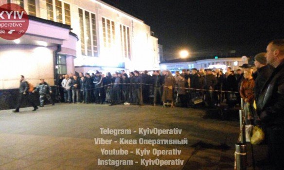 <p>У Києві шукали вибухівку на залізничному вокзалі</p>
