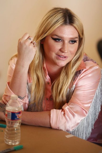 Певица Kesha. Фото: Gio, Gome, Newsweek, Zimbio