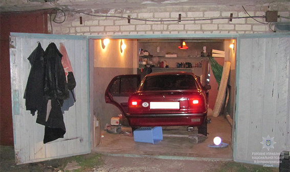 Перед самоубийством парень избил знакомого в гараже. Фото: полиция. Фото: полиция