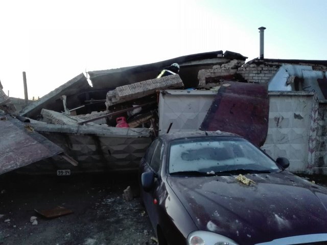 Из-за взрыва баллона гараж рухнул. Фото: ГСЧС Киева.