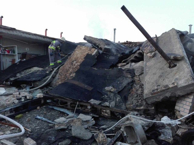 Из-за взрыва баллона гараж рухнул. Фото: ГСЧС Киева.