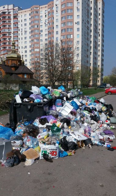 <p>Місто знову завалене сміттям. Фото: Т.Самотий</p>