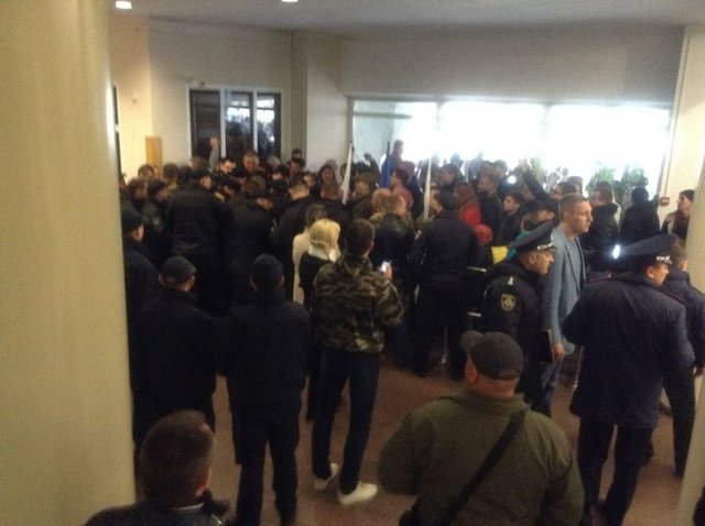 <p>Депутатські баталії тривали в залі понад годину. Фото: www.056.ua</p>