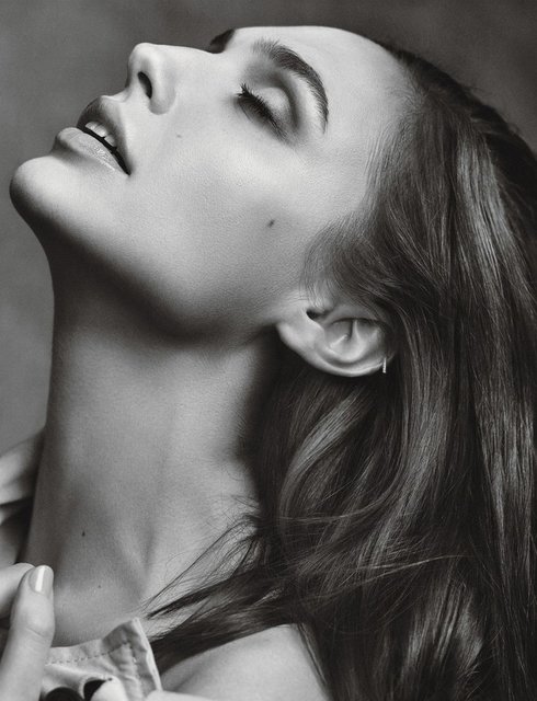 Израильская актриса и модель Галь Гадот стала главной героиней майского номера журнала W Magazine