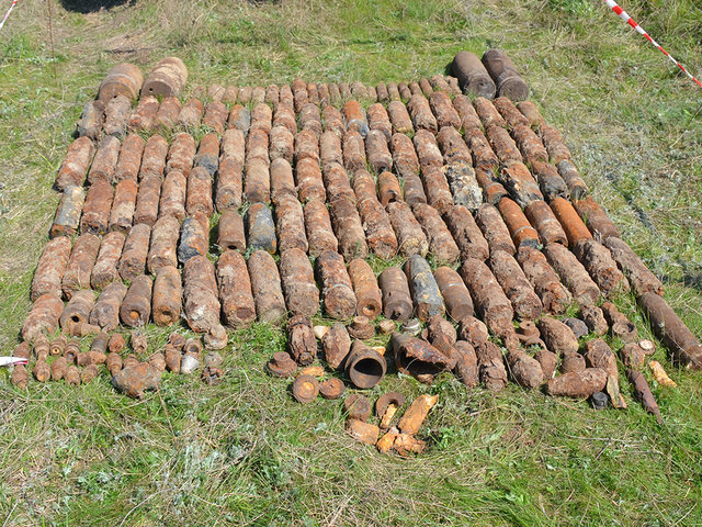 <p>На острові Березань знайшли понад 200 боєприпасів.&nbsp;Фото: ДСНС</p>