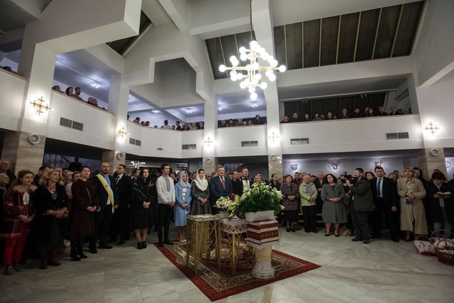 Порошенко с семьей посетил Пасхальную службу во Владимирском соборе Киева. Фото: facebook.com/petroporoshenko