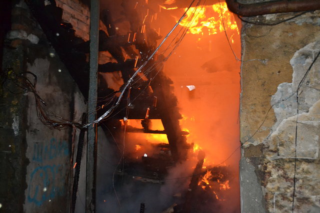 В Одессе горел жилой дом. Фото: ГСЧС