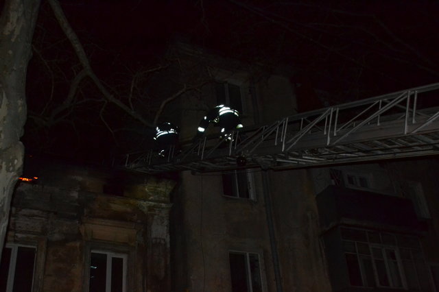 <p>В Одессе горел жилой дом. Фото: ГСЧС</p>