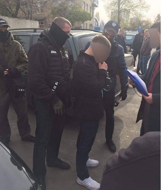 <p>Затримання. Фото: Департамент внутрішньої безпеки Національної поліції України</p>