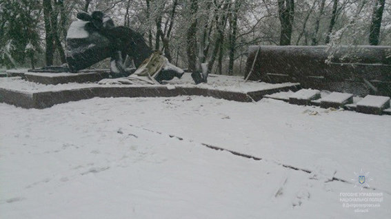 <p>У Дніпропетровській області вандали намагалися вкрасти бронзовий пам'ятник.&nbsp;Фото: поліція</p>