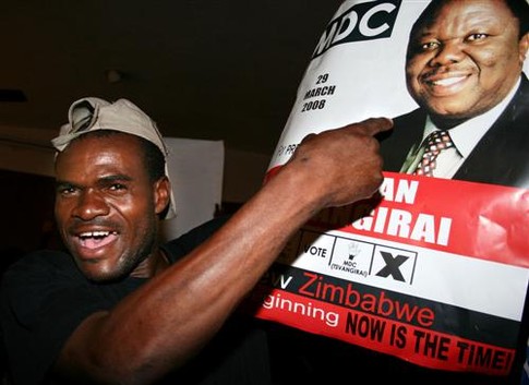 Оппозиция всю ночь выступала с демонстрациями на улицах Йоханнесбурга