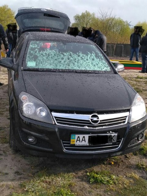 Машина убитого и подозреваемые. Фото: facebook.com/sergii.knyazev