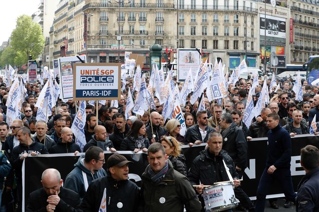 <p>У Парижі поліцейські вийшли на "марш гніву", фото AFP</p>