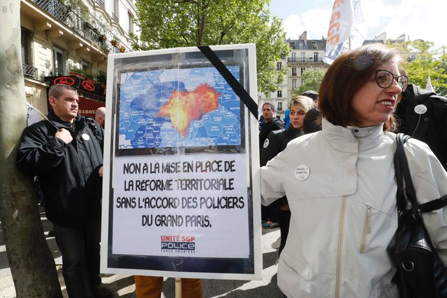 В Париже полицейские вышли на "марш гнева", фото AFP