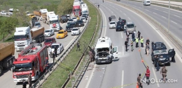 В Стамбуле подорвали микроавтобус. Фото: hurriyet.com.tr, neoldu.com
