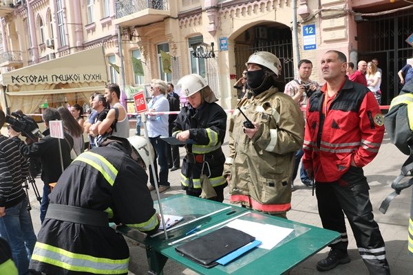 <p>Пожежа в Києві на вулиці Симона Петлюри. Фото: ДСНС</p>