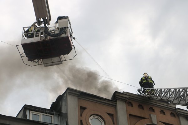 Пожар в Киеве на улице Симона Петлюры. Фото: ГСЧС