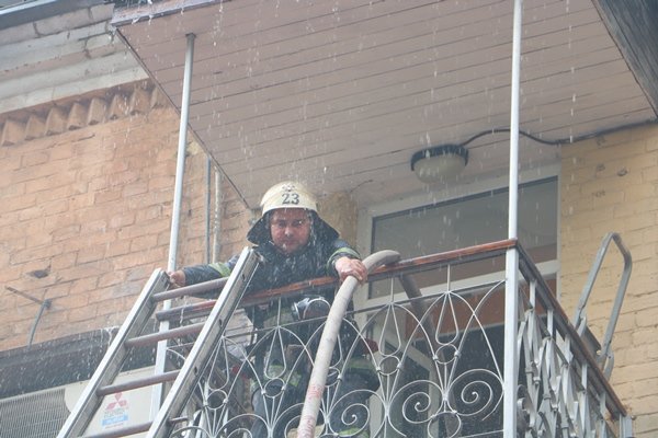 Пожар в Киеве на улице Симона Петлюры. Фото: ГСЧС