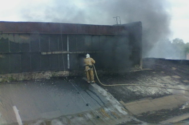 В Харькове вспыхнул масштабный пожар. Фото: ГСЧС