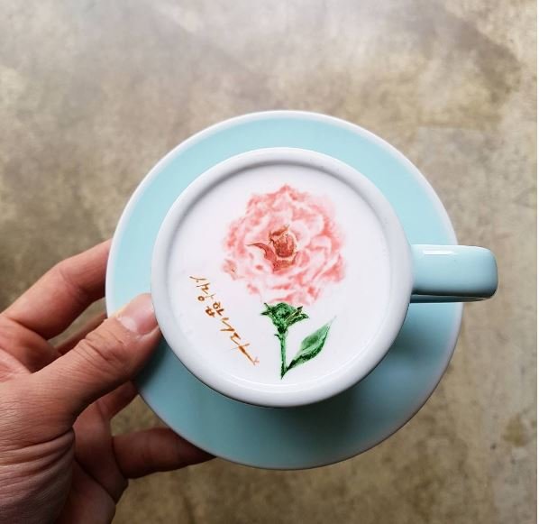 Рисунки на кофе. Фото: instagram.com/leekangbin91