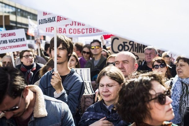 У Москві відбувся багатотисячний мітинг проти знесення старих п'ятиповерхівок, фото Republic
