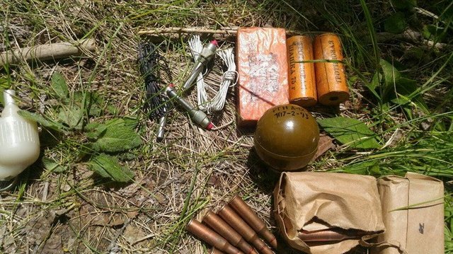 <p>На Донбасі знайшли схованку бойовиків. Фото: СБУ</p>