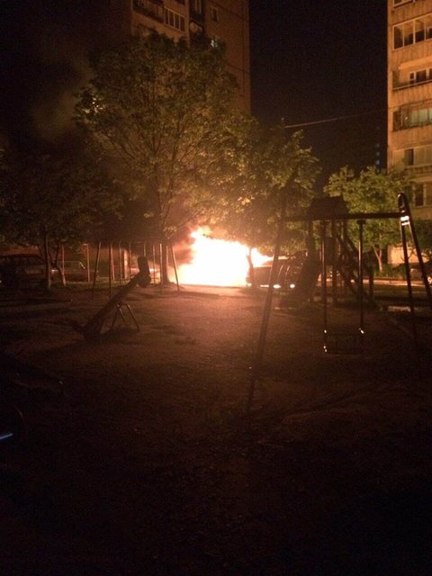 Машины горели в ночное время. Фото: ГСЧС, львовская полиция