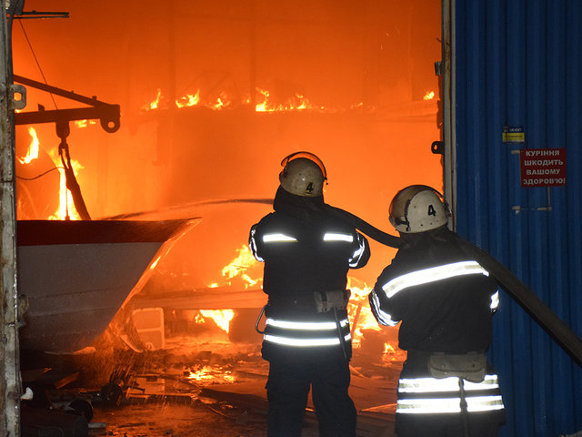 В Николаеве горели яхты. Фото: ГСЧС