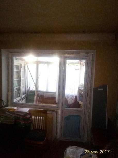 <p>Ремонтники в місті вже вставили всі вікна в будинку на вулиці Сапронова, фото Павло Жебрівський/Facebook</p>