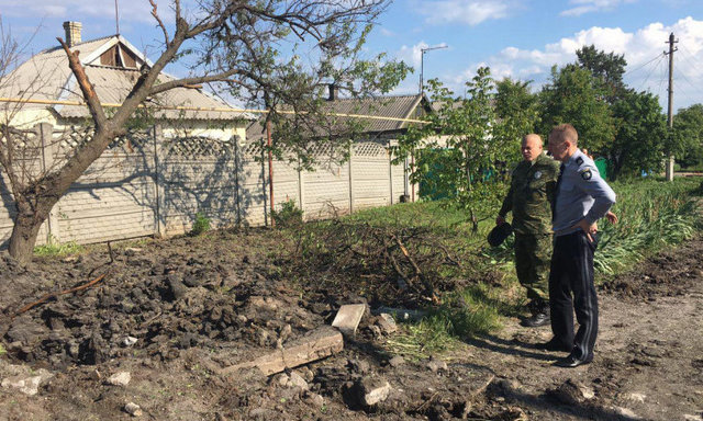 Боевики обстреляли Красногоровку. Фото: полиция
