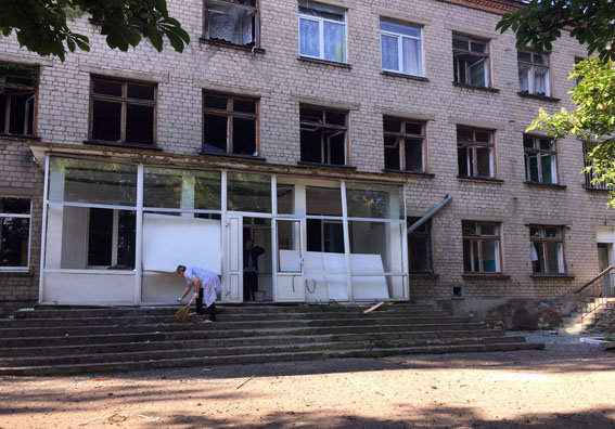 Боевики обстреляли Красногоровку. Фото: полиция