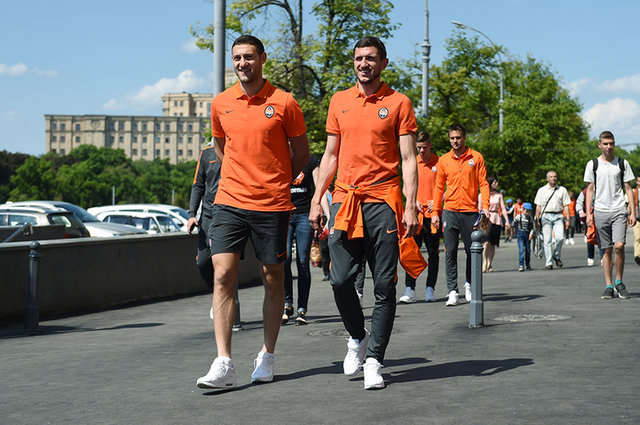 <p>Гравці і тренери "Шахтаря" прогулялися перед матчем з "Динамо". Фото shakhtar.com</p>