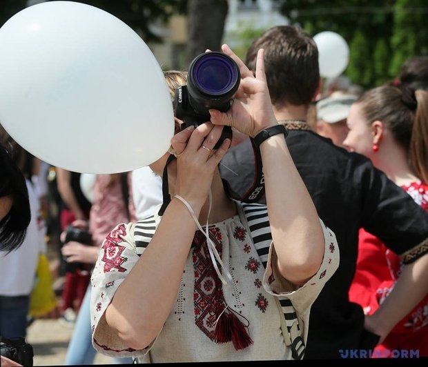 Мегамарш в вышиванках. Фото: ru.espreso.tv, ukrinform.ua, fakty.ictv.ua