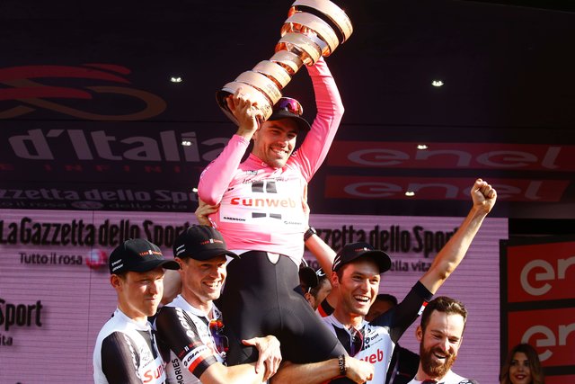 <p>Том Дюмулен виграв "Джиро". Фото AFP</p>