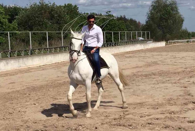 <p>Паулу Фонсека на коні. Фото Instagram</p>