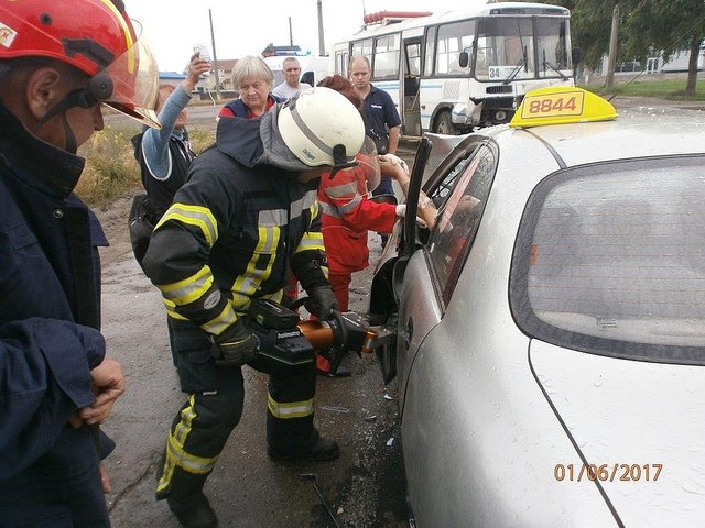 ДТП произошло в Мариуполе. Фото: ГСЧС
